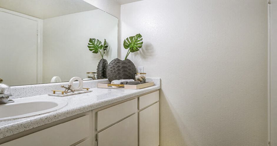 Woodlake Oaks Apartments Image 8